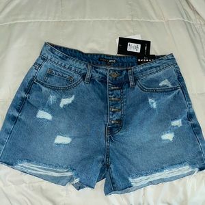 Distressed denim shorts -FASHION NOVA